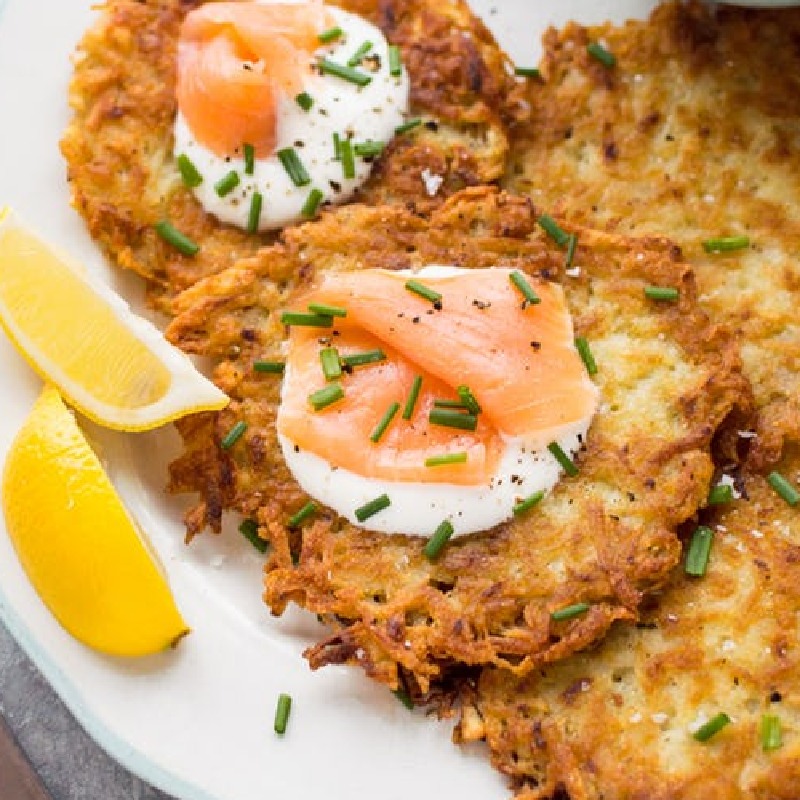 Latkes with salmon and harissa 