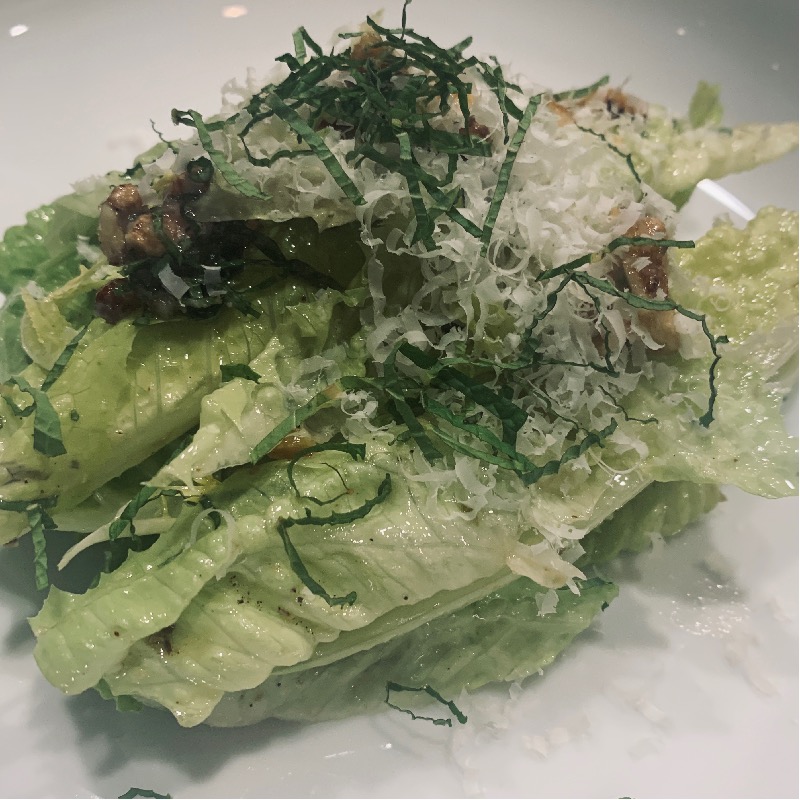 Salad of romaine hearts 